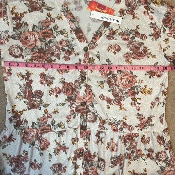Wallflower Cream Floral Peplum Button Down Blouse.  Size Medium - Picture 4 of 9
